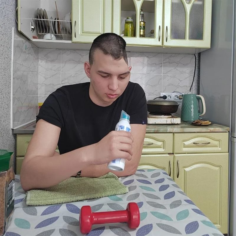 Михаил на занятии дома